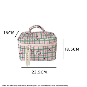 Borsa per cosmetici con stampa a ciliegia e griglia, dimensioni 23.5x16x13.5cm