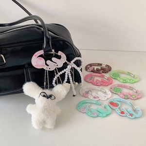 Mousquetons en acrylique ailes avec lapin en peluche blanc et chaîne de perles sac