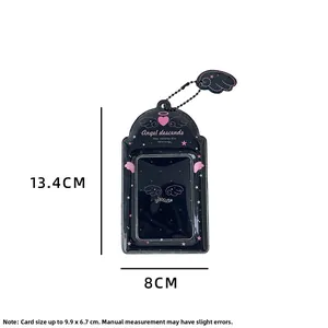 Détail des dimensions du porte-carte ailes d'ange noir avec fenêtre et chaîne à billes