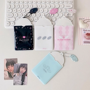 Porte-cartes photo en PVC pastel avec design d'ailes d'ange et chaîne de suspension chic