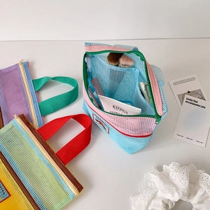 Bunte Mesh-Kosmetiktaschen-Set mit Organizer-Fächern und stabilen Tragegriffen