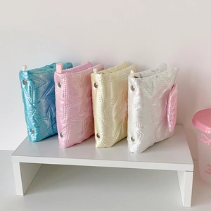 Satijnen binder met sterstiksel voor fotokaarten in pastelblauw, roze, geel en parelwit
