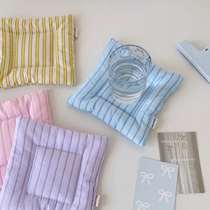 Sous-verres matelassés en coton multicolores avec texture rayée élégante
