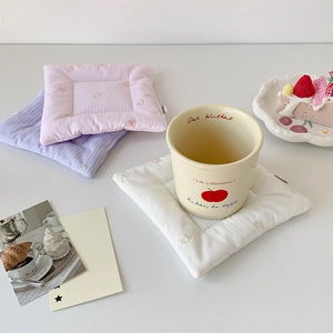 Dessous de verre matelassés à rayures avec cœurs en coton pour décor de table
