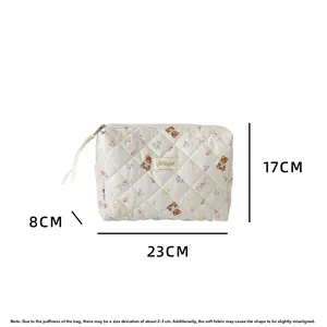 Detailed size chart showing dimensions 23x17x8cm for the quilted bear makeup bag