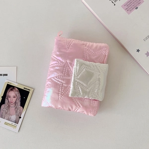 Mini album photo matelassé rose avec gaufrage d'étoile et porte-carte argenté