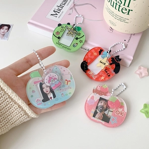 Apfelförmiger Acryl-Fotokartenhalter mit niedlichen Motiven und weißer Perlenkette