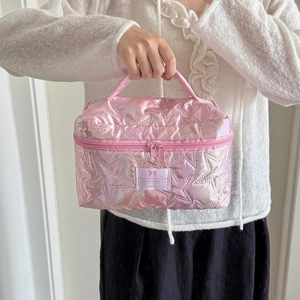 Portable large capacity iridescent star quilted cosmetic bag with top handle and zipper