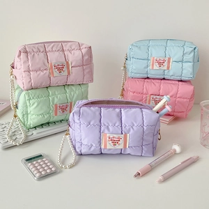 Quilted pastel storage bags with pearl zip pendants and heart labels in five colors
