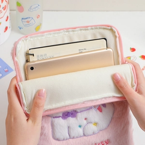 Custodia per tablet in morbido peluche rosa con ricamo a gatto per iPad e accessori
