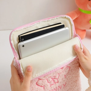 Custodia rosa in peluche per iPad Pro 11 con ricamo a coniglio e fodera morbida