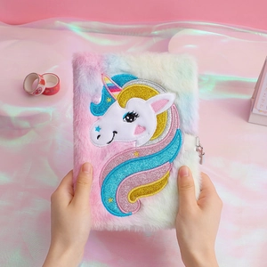 Diario unicorno in peluche arcobaleno con lucchetto a cuore e ricamo colorato per bambine