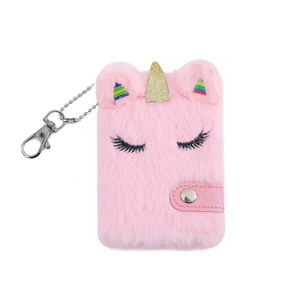 Mini taccuino unicorno di peluche rosa con ricamo e portachiavi metallico attaccato