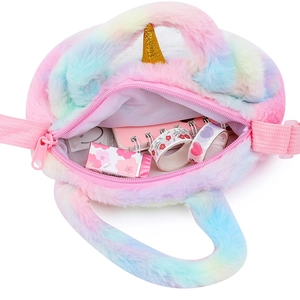Innenansicht der Regenbogen Einhorn Tasche mit Platz für Schreibwaren und Accessoires