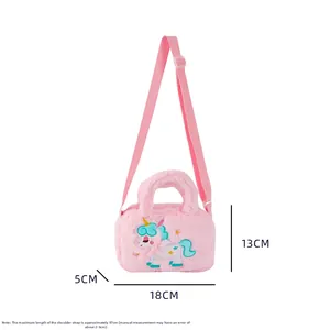 Dettagli della borsa a tracolla unicorno rosa con dimensioni 18x13x5cm e cinturino