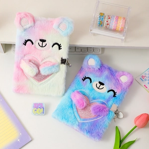 Détails des carnets ours en peluche avec serrures métalliques et fourrure pastel