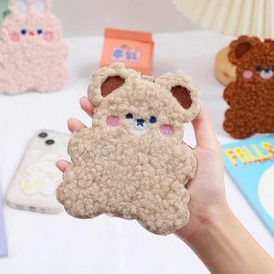 Lindo tarjetero de peluche de oso de peluche beige con bordado y lazo colgante