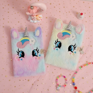 Carnet licorne en peluche avec cadenas et couverture douce aux dégradés violet et bleu