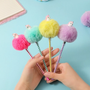 Set de stylos gel licorne à pompon en rose bleu jaune et violet pour fournitures scolaires