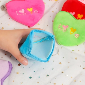 Porte-monnaie en peluche en forme de cœur avec broderie Love et porte-clés métallique