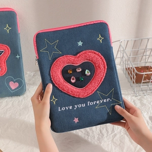 Custodia iPad in denim con cuore di peluche e ricamo Love you forever per tablet 11 pollici