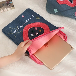 Custodia per iPad in denim con ricamo a cuore e fodera rosa per tablet da 11 pollici