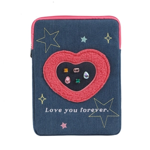 Custodia iPad 11 pollici in denim con cuore di peluche, strass e scritta Love you forever