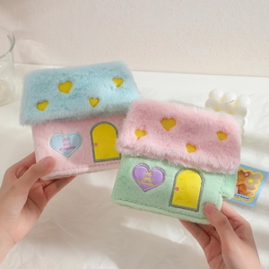 Album photo mignon en peluche en forme de maison pour cartes en rose et vert