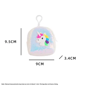 Detailansicht der Einhorn-Pailletten-Geldbörse mit Maßen von 9,5 cm Höhe und 9 cm Breite