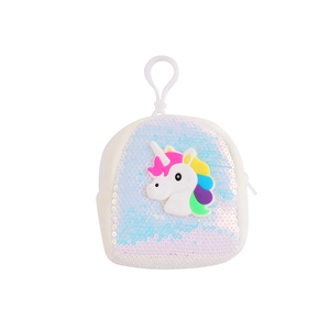 Detail der Pailletten-Einhorn-Geldbörse mit 3D-Regenbogen und weißem Hakenclip