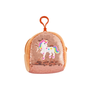 Makro-Detail des Einhorn-Geldbeutels mit roségoldenen Pailletten und Plüschrücken