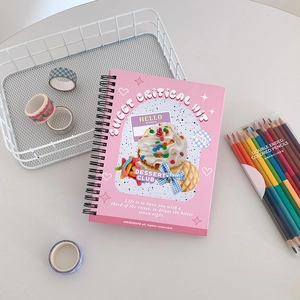 Rosa Notizbuch mit Spiralbindung im Dessert-Design mit 24 Buntstiften und Washi-Tapes