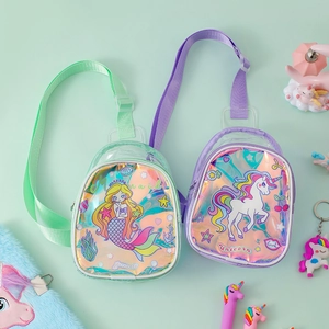 Vue à plat de sacs de poitrine enfant en PVC transparent licorne et sirène effet laser