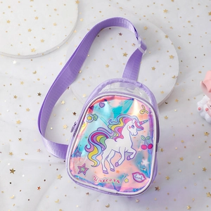 Détail du sac de poitrine licorne holographique violet pour filles avec sangle ajustable