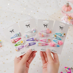 Set di 4 mollette per capelli con unicorno e arcobaleno per bambine su sfondo stellato