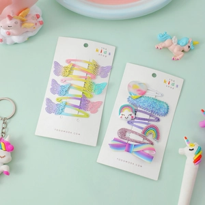 Dettaglio set 6 fermagli per capelli unicorno con farfalle glitterate e colori pastello