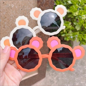Kids Cartoon Bear Sunglasses Cute Round Plastic Frame UV Protection Fashion Eyewear For Boys Girls Outdoor Photo Props