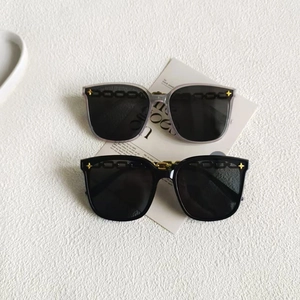Damen Übergroße Quadratische Sonnenbrille Mit Sternennieten UV400 Schutz Retro Kettentempel Mode Reise Autofahren Brillen