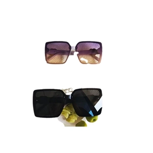Lunettes de soleil carrées tendance en dégradé violet et noir classique pour femmes