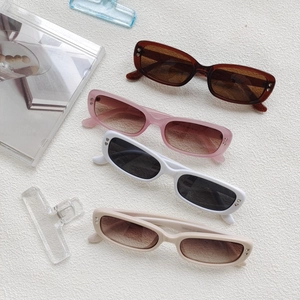 Retro rectangular sunglasses with heart metal rivets in various colors for women