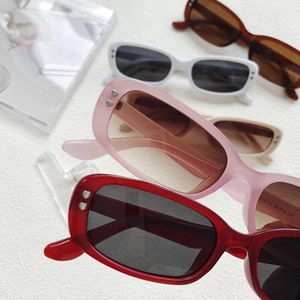 Trendy square sunglasses for women featuring heart rivets in multiple colors and Y2K style