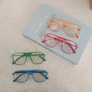 Occhiali da sole aviator retrò per bambini con doppio ponte in arancione, rosa, verde e blu