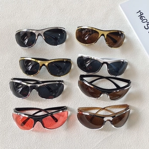Chic oval frame Y2K sunglasses in various colors for sports and outdoor fashion