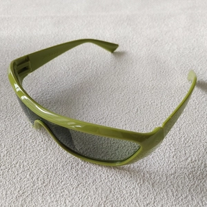 Close-up of grass green sports sunglasses with JH18882 model code on the inner temple