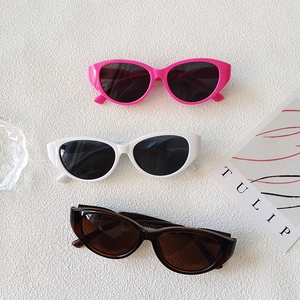 Lunettes de soleil œil de chat rétro pour femmes et hommes en rose, blanc et écaille