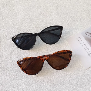 Cat eye glasses in black and tortoiseshell frames with modern resin lenses