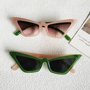 Lunettes de soleil œil de chat rétro aux montures bicolores pour un look de rue tendance