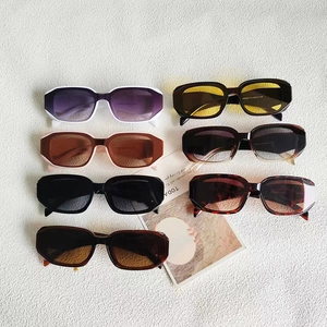 Lunettes de soleil rectangulaires modernes en sept coloris vintage pour styles mode