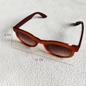 Detail shot of vintage rectangle sunglasses with frame height 4.5cm and width 14.7cm