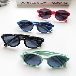 Polarisierte Oval-Kindersonnenbrille in vier Farben mit UV-Schutz und Silikonrahmen für Jungen